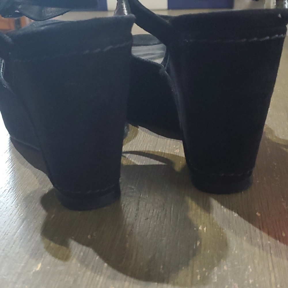 Stuart Weitzman - Picture 3 of 8